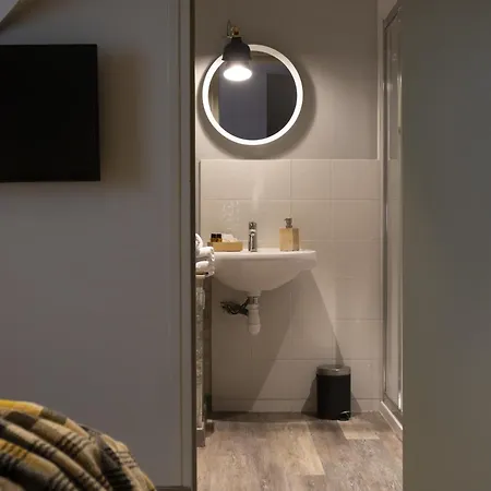 Linette Otel